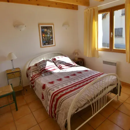 Maison Calme Avec Terrasse, Garage Et Barbecue - Fr-1-165a-91 * Saint-Pons (Alpes-de-Haute-Provence)