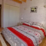 Casa de Férias Maison Calme Avec Terrasse à Saint-pons - Fr-1-165a-91